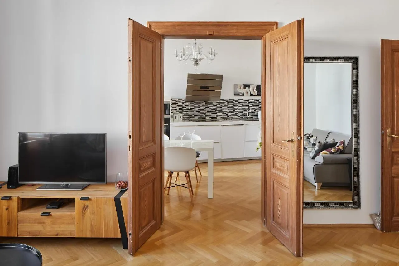 Prague Days - Lavish Apartment In The Old Town - Balcony Czechy