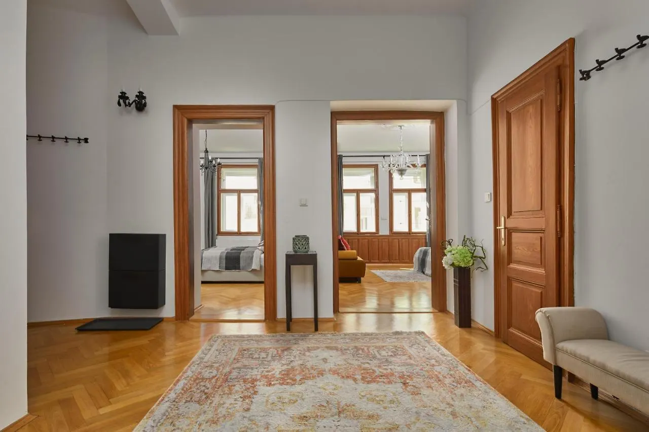 Prague Days - Lavish Apartment In The Old Town - Balcony 0*,